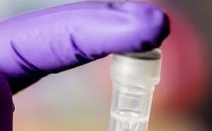 生物手段让电脑感染病毒，将恶意软件存入合成DNA中！