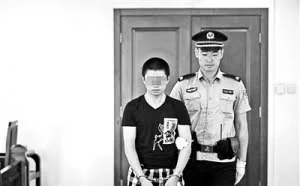 盗窃共享汽车 男子出庭受审