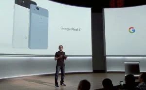 还是那个熟悉的双拼设计：谷歌 Pixel 2 正式发布