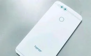 荣耀首款全面屏畅玩7X现身：麒麟659+4G内存