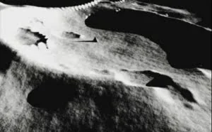 NASA工程师公布月球上有金字塔与基地的照片！