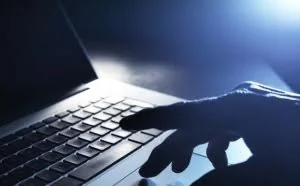 天才少年痴迷黑客技术，成“网络大盗”