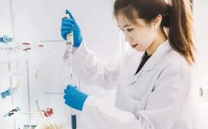 4年完成硕博博后 90后美女学神成最年轻副院长