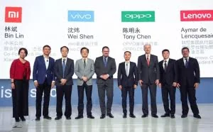 2018手机江湖展望：5G、AI、屏下指纹混战，海外厮杀