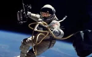 NASA利用废物再生食物，美国宇航员都要开始“吃屎”了...