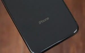马来西亚苹果店300元清iPhone 5s库存：引万人排队
