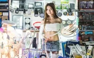 外媒揭秘深圳性感女创客：她为何在美国网上红了