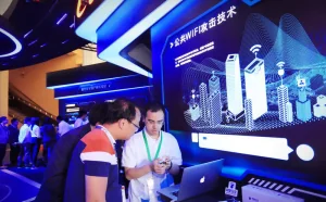 公共场所Wi-Fi你敢用吗？手机登陆瞬间变监视设备，用户成黑客的透明人