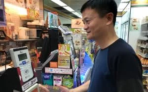 网友香港偶遇马云用支付宝买报纸：想知道余额是多少
