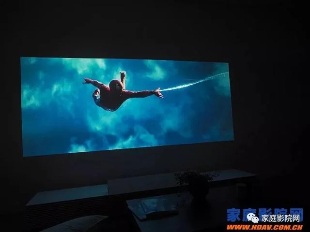 激光电视和投影机哪个效果好？家庭影院常见问题