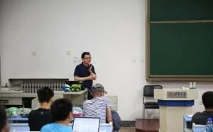 360谭晓生:AI时代，人才是最好的“安全带 ”