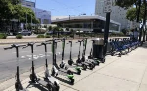最前线｜当中国在讨论共享单车终局时，我们试骑了硅谷正流行的共享电动滑板车