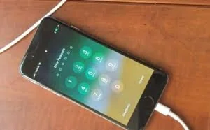 黑客找到iOS 11锁屏密码漏洞：连接数据线暴力破解