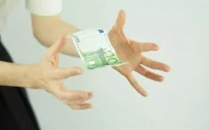 花了200拿回1万块，租房遇到黑中介怎么把钱要回来？