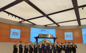 小米上市首日：雷军实时财富超139亿美元 紧逼李彦宏