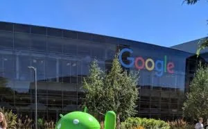 谷歌总部落成Android 9.0“馅饼机器人”雕塑