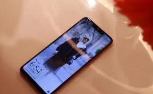 从3399降至1899元，华为6+128GB中端机，总算让网友认为值了