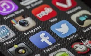 Facebook表示：2900万人信息被黑客窃取 1400万人被看光