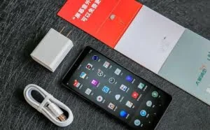 老罗彻底清仓：全面屏+双面玻璃+6G+64G+隐藏指纹，仅1199