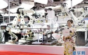 AI人才抢夺“生猛”：应届博士年薪涨到80万元