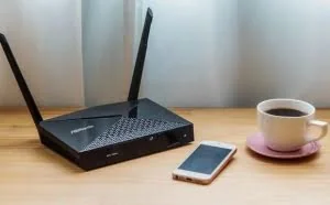 攻击者使用新的漏洞攻击劫持家庭和企业路由器