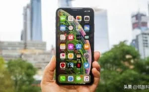 苹果终服软，iPhoneXS Max跌至新低价，网友：买亏了