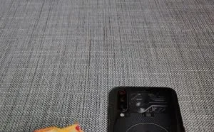 小米9透明尊享版真机照公布：12G内存加持 高颜值