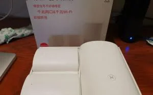家用的两个路由器设置同样的无线网名称和密码能否无缝切换增强信号？