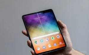 Galaxy Fold品质存疑：多名评测者吐槽折叠屏容易坏