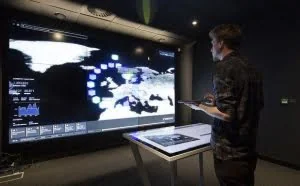 剑桥数学家们跟踪100名顶级分析师，开发了一支AI网络安全护卫队