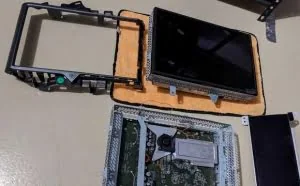 黑客在eBay上购买特斯拉的旧零件，检索出大量车主的敏感数据