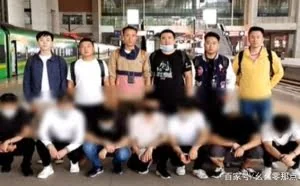 7名黑客和北京民警尴尬合影！藏在厦门仍被抓，只因技术不到家